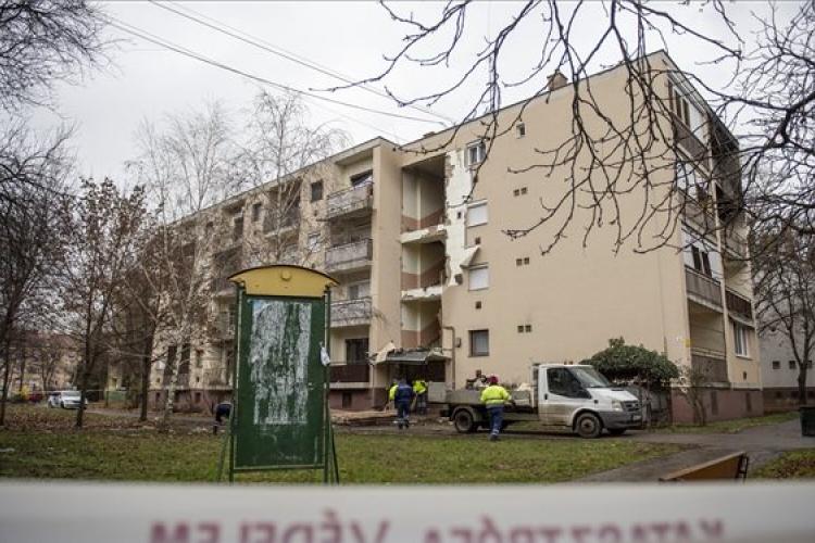 Óriási robbanás történt egy gyöngyösi társasházban