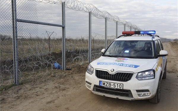 Illegális bevándorlás - Csaknem négyszáz határsértőt fogtak el a hétvégén