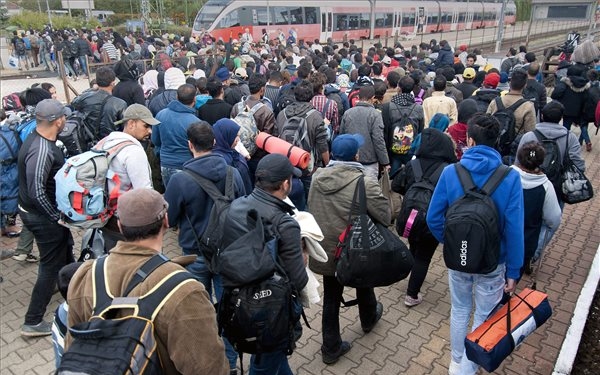 Idén már 300 ezernél több migránssal szemben intézkedtek 