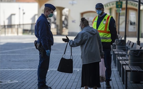 A tisztifőorvos ismét azt kérte az idősektől, hogy maradjanak otthon