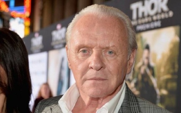 Anthony Hopkins pápa lesz